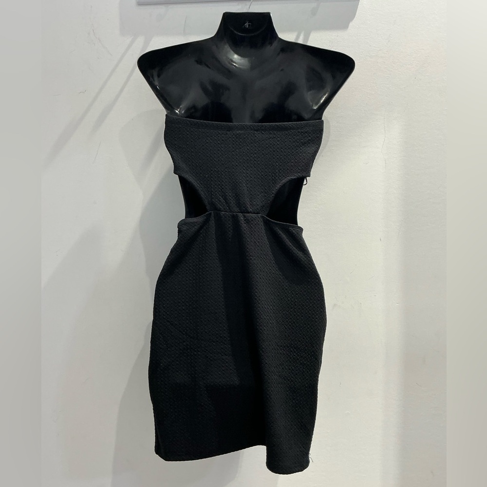 Elegant Black Strapless Dress - Picture 2 of 4